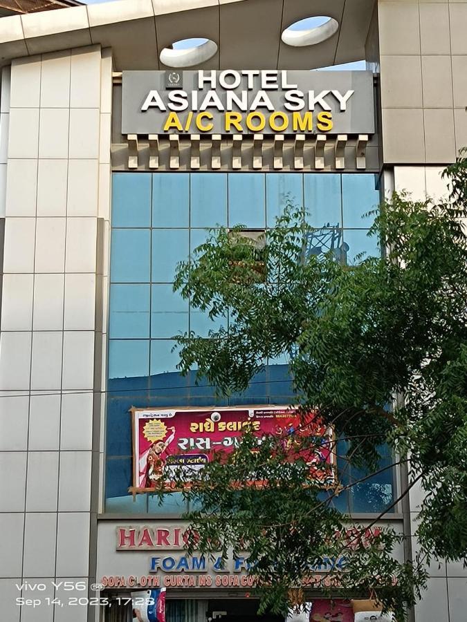 Hotel Asiana Sky Motera Ahmedabad Bagian luar foto