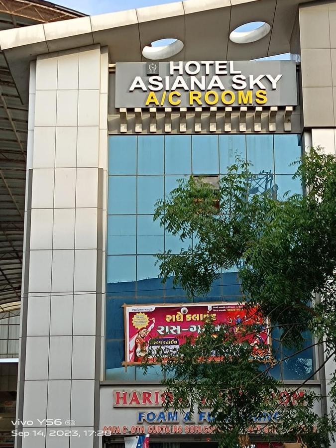 Hotel Asiana Sky Motera Ahmedabad Bagian luar foto