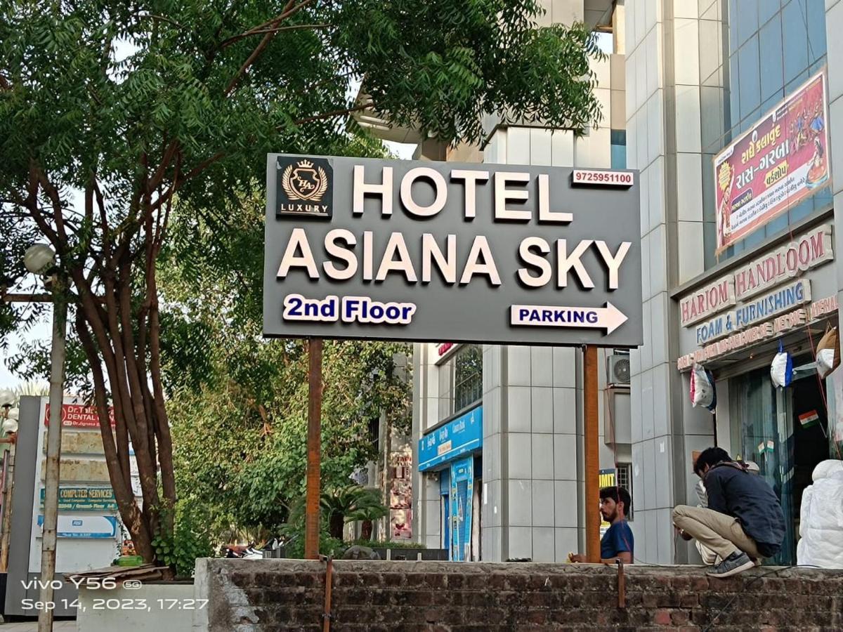 Hotel Asiana Sky Motera Ahmedabad Bagian luar foto