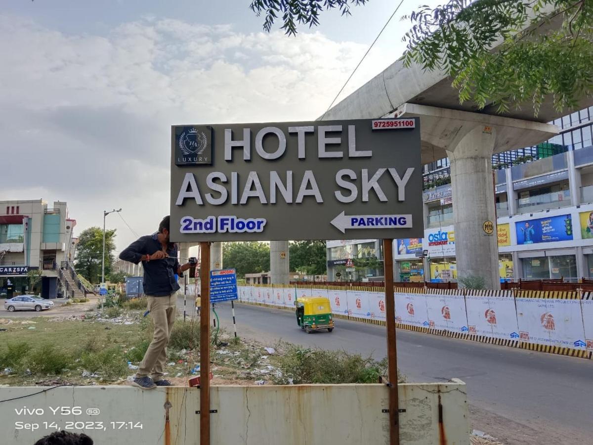 Hotel Asiana Sky Motera Ahmedabad Bagian luar foto