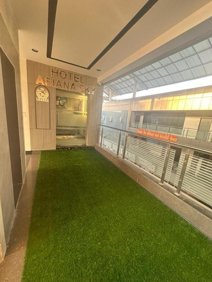 Hotel Asiana Sky Motera Ahmedabad Bagian luar foto
