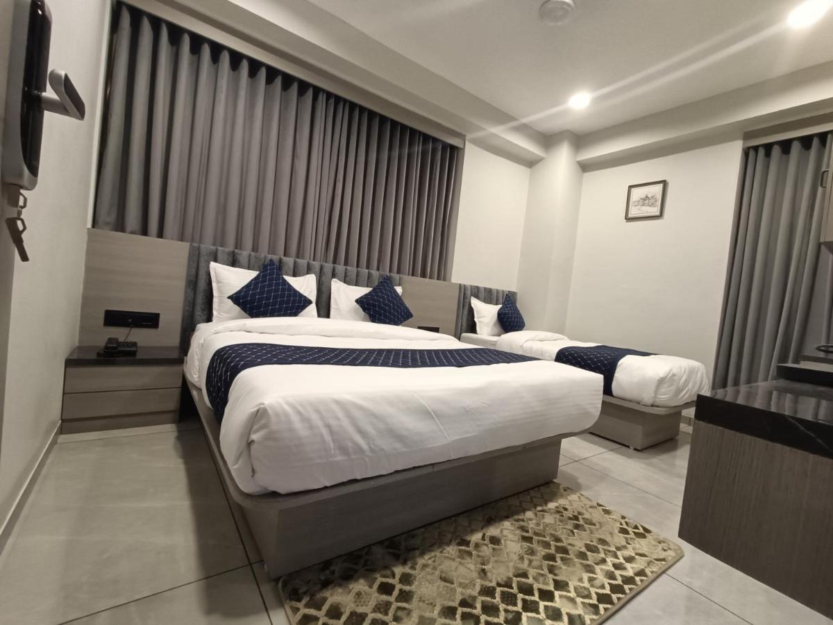 Hotel Asiana Sky Motera Ahmedabad Bagian luar foto