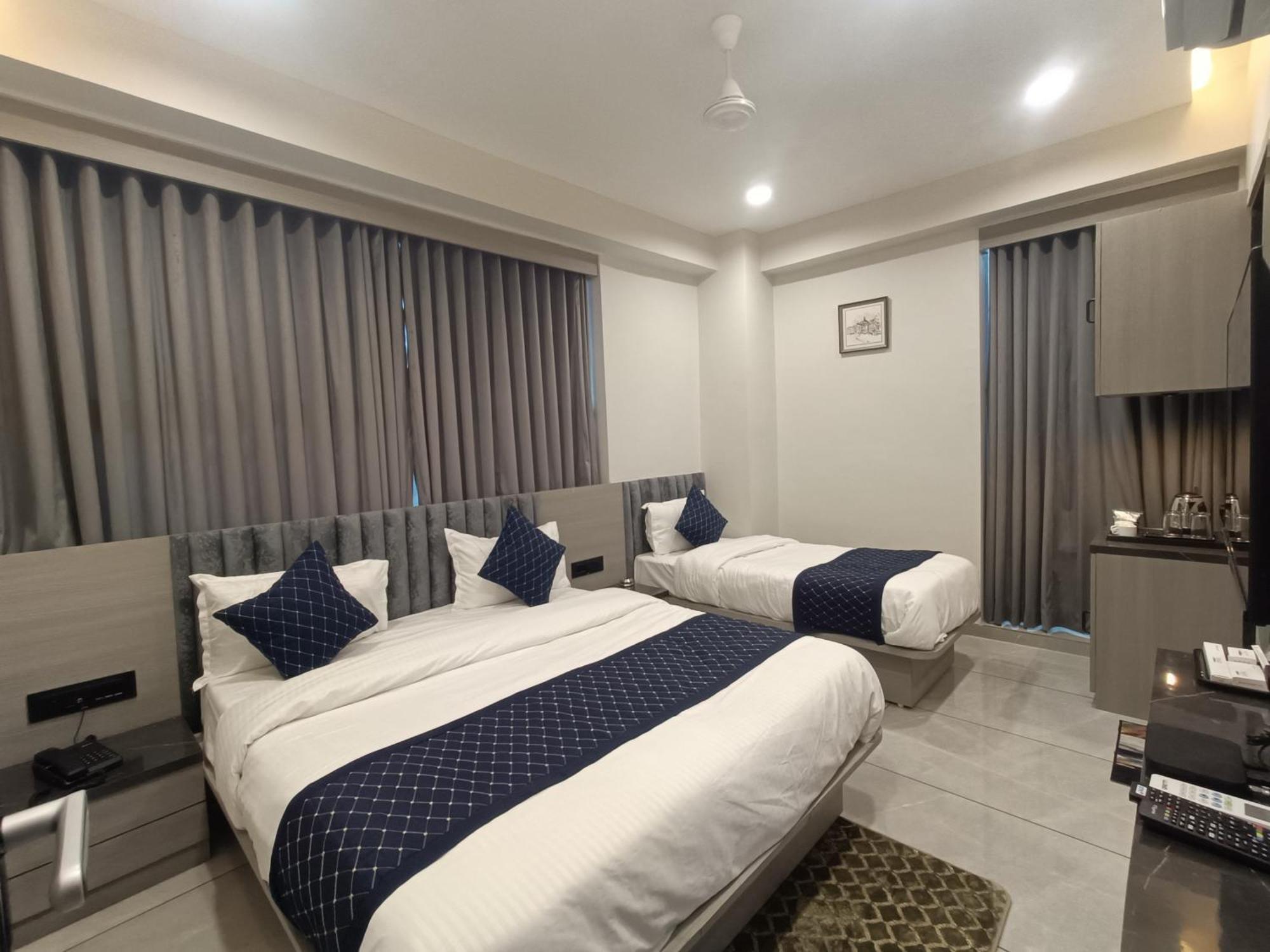 Hotel Asiana Sky Motera Ahmedabad Bagian luar foto