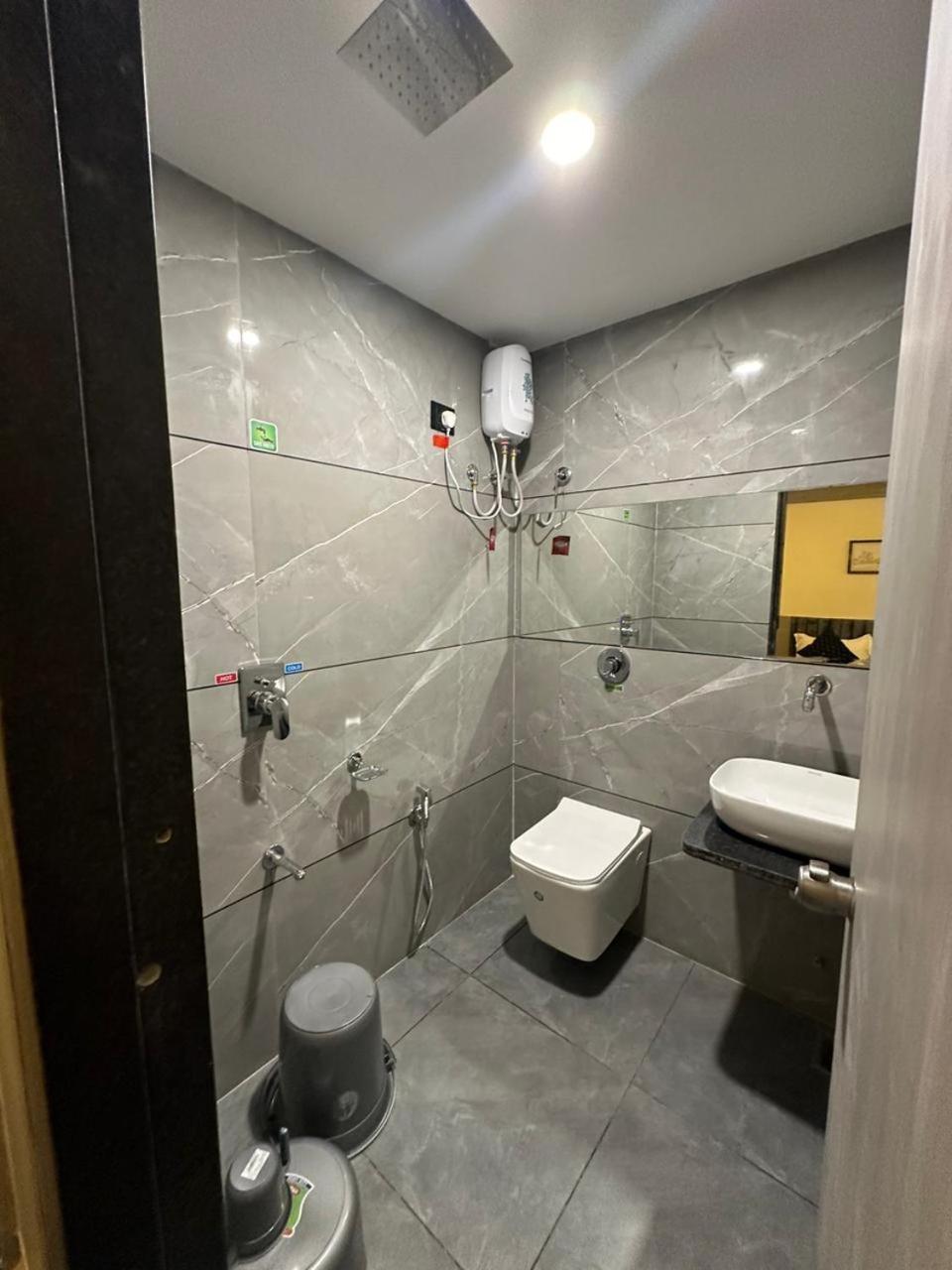 Hotel Asiana Sky Motera Ahmedabad Bagian luar foto